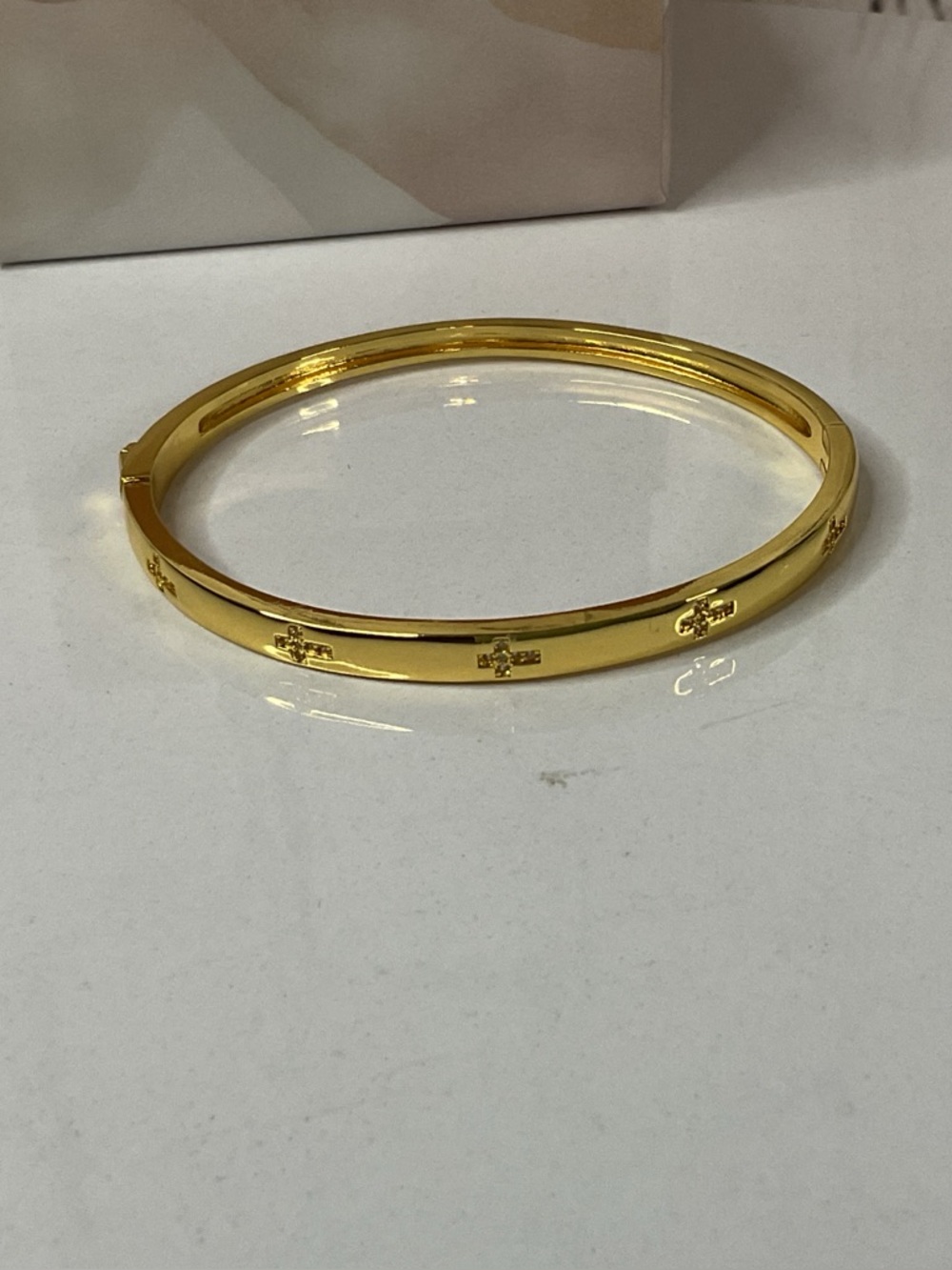 🌟 Argento Vivo 18K Gold Plated Cross Design Bangle - Picture 6 of 7